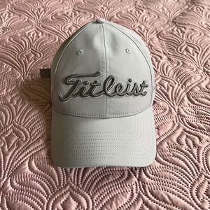 Titleist ProV1 hat NWOT